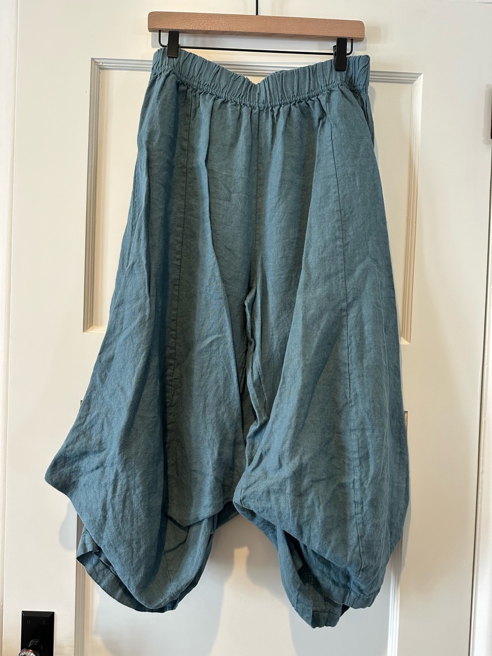 Bluefish Crop Linen Billow Pant in La Mer
